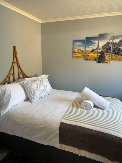 Mountain Views, Walks, Heart Of Old Village * Gordonsbaai