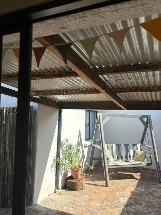 Appartement Mountain Views, Walks, Heart Of Old Village Gordonsbaai