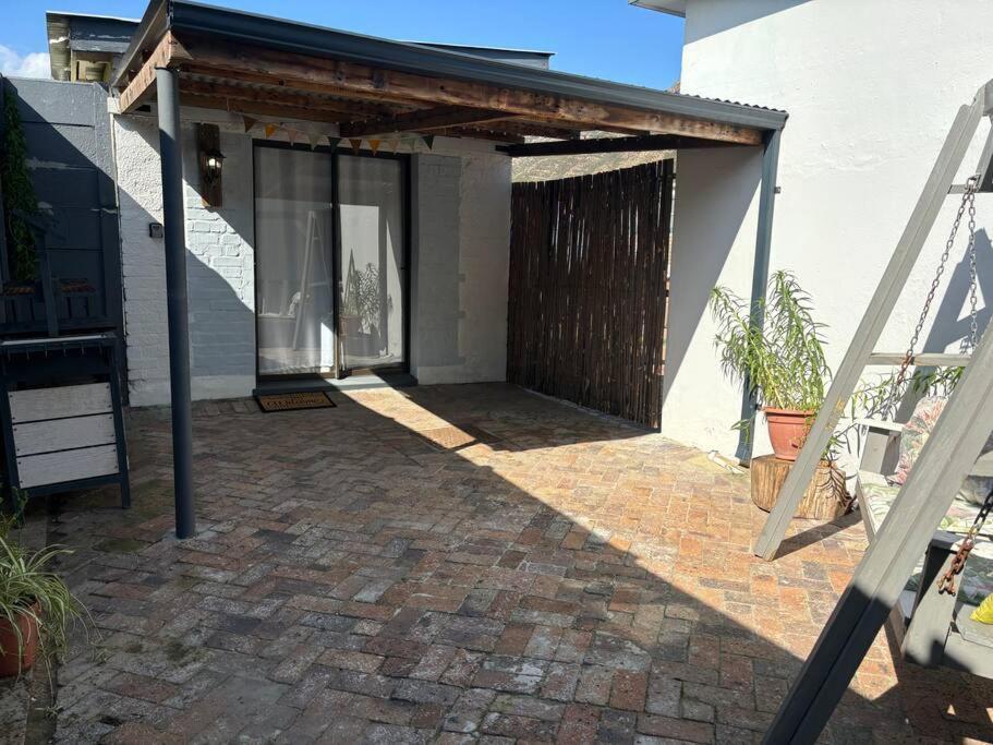 Mountain Views, Walks, Heart Of Old Village Gordonsbaai