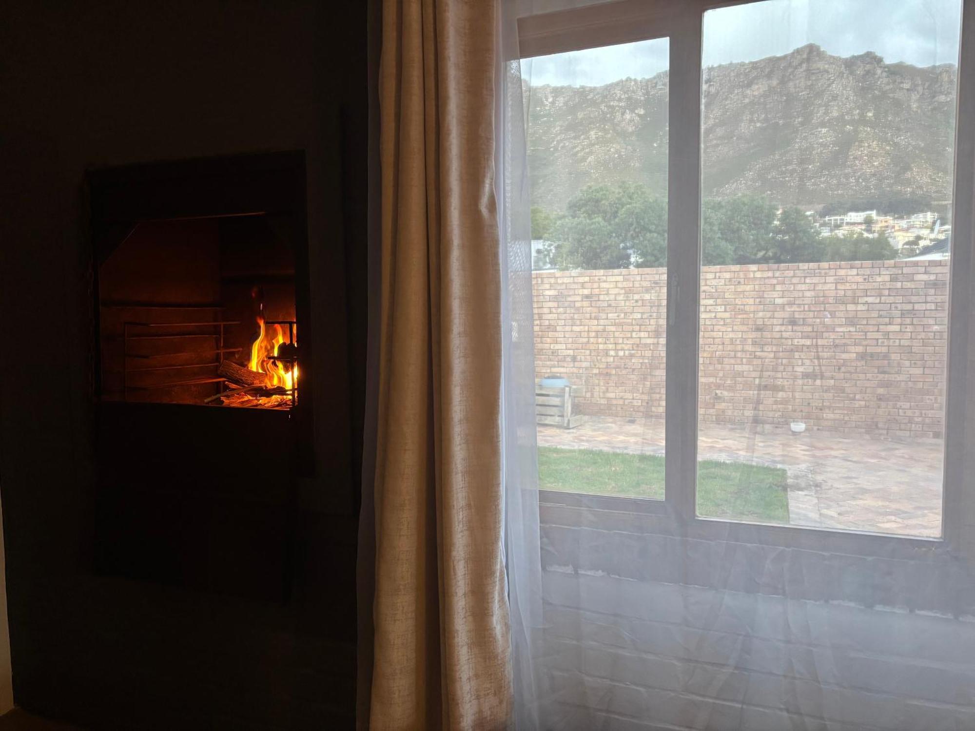 Mountain Views, Walks, Heart Of Old Village Gordonsbaai